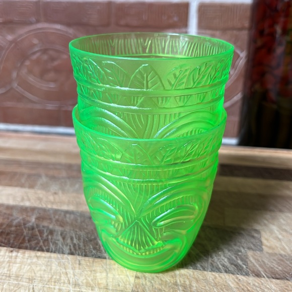 Tiki Shot Glasses Hawaiian Style Tiki Cup Plastic Stackable Shot Glasses Party - Picture 6 of 6